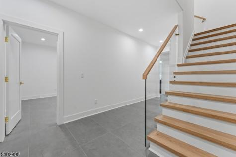 83 Falcon Road Livingston NJ 07039