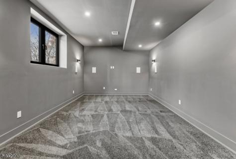 83 Falcon Road Livingston NJ 07039