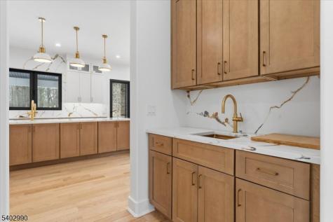 83 Falcon Road Livingston NJ 07039