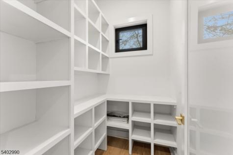 83 Falcon Road Livingston NJ 07039