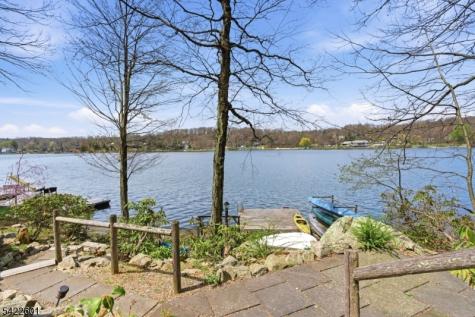 1193 Lakeside Drive E Vernon NJ 07422