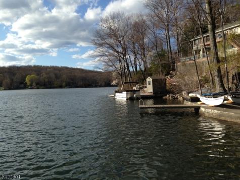 1193 Lakeside Drive E Vernon NJ 07422