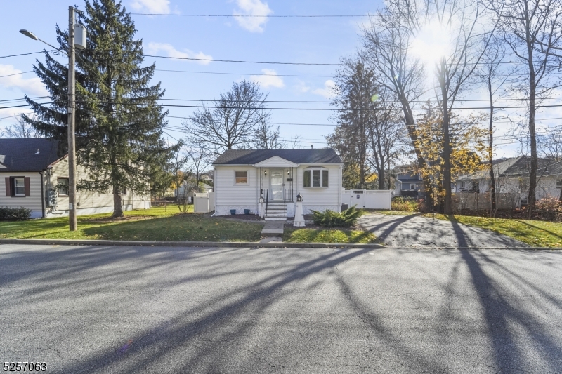 31 Oak Street Bloomingdale NJ 07403