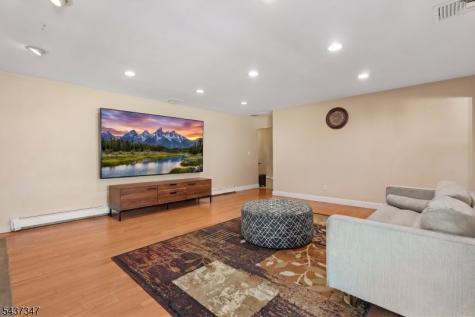 16 Cutter Avenue Edison NJ 08820