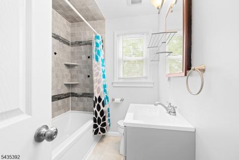 3 Roy Avenue Bloomingdale NJ 07403