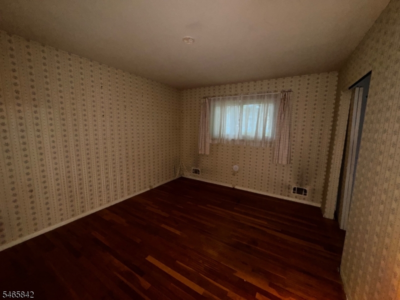 27 Frieda Lane Woodbridge NJ 07067