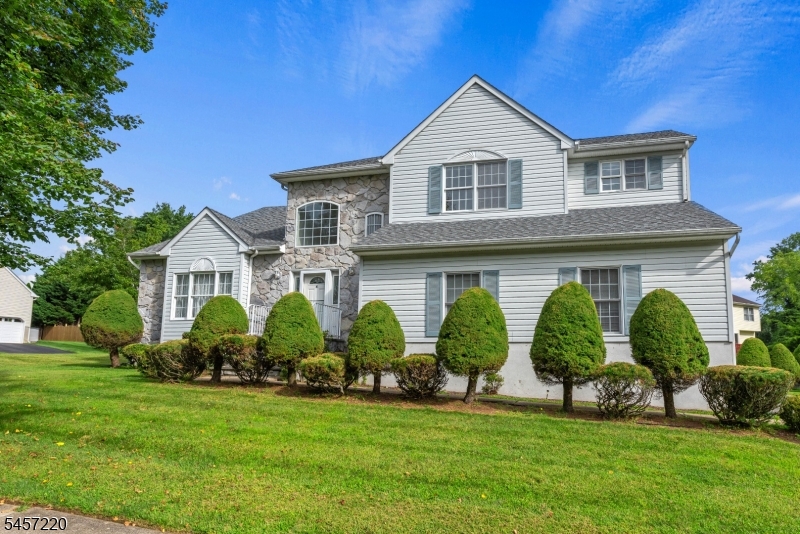 4 Hawthorn Drive Roxbury NJ 07876