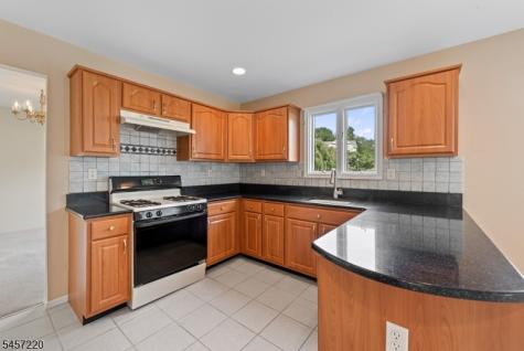 4 Hawthorn Drive Roxbury NJ 07876