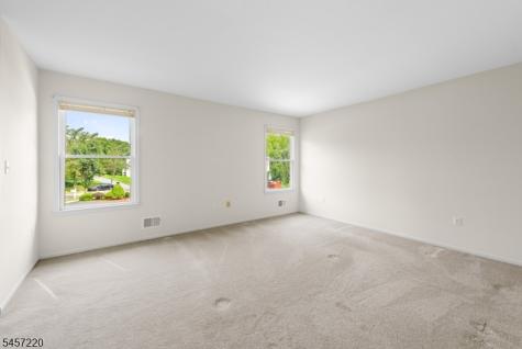4 Hawthorn Drive Roxbury NJ 07876