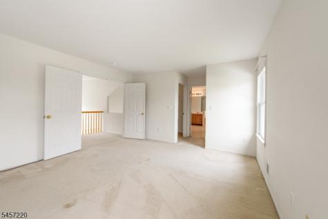 4 Hawthorn Drive Roxbury NJ 07876