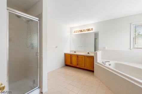4 Hawthorn Drive Roxbury NJ 07876