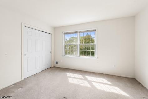 4 Hawthorn Drive Roxbury NJ 07876