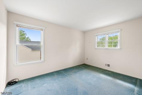 4 Hawthorn Drive Roxbury NJ 07876