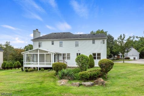 4 Hawthorn Drive Roxbury NJ 07876