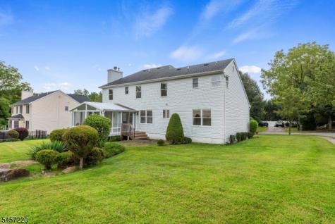 4 Hawthorn Drive Roxbury NJ 07876