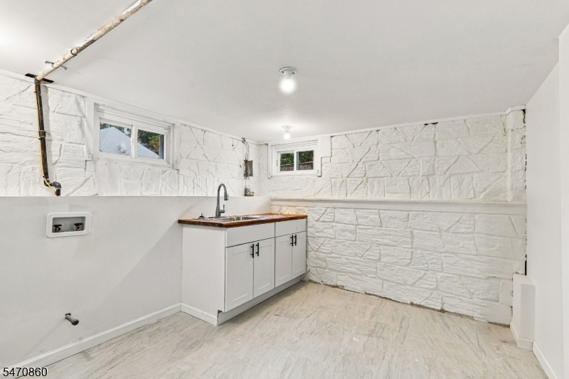 60 Warrington Place East Orange NJ 07017