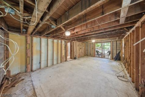 193 Monroe Trail Hopatcong NJ 07843