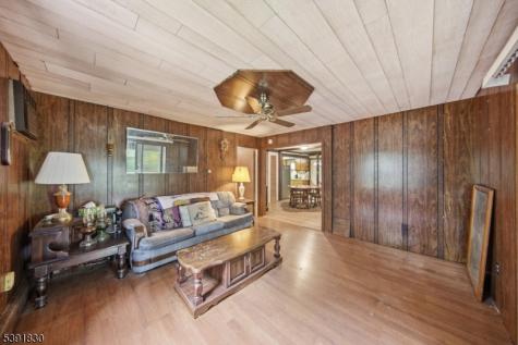193 Monroe Trail Hopatcong NJ 07843