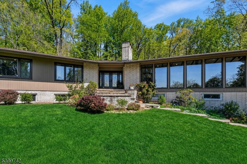 38 Farview Road Millburn NJ 07041