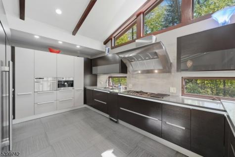 38 Farview Road Millburn NJ 07041