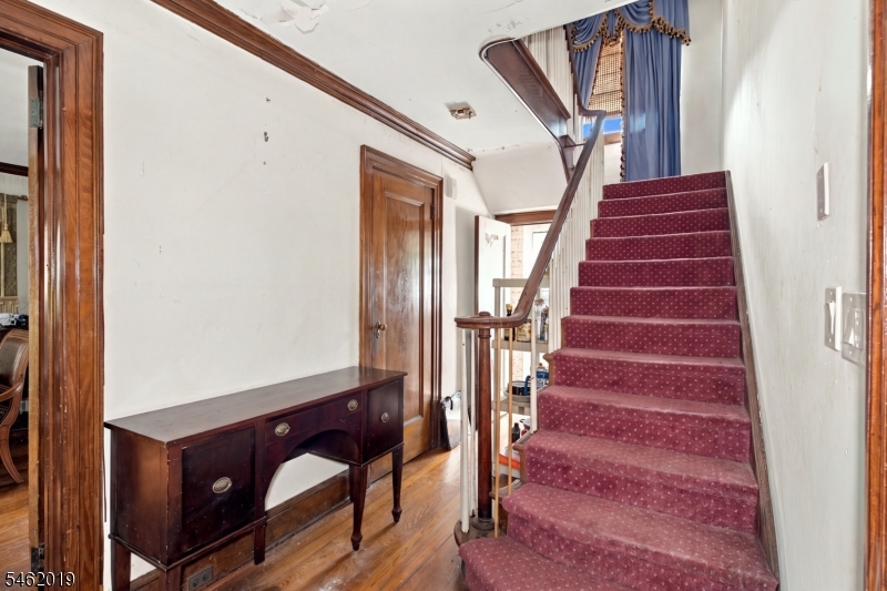 523 Lake Street Newark NJ 07104