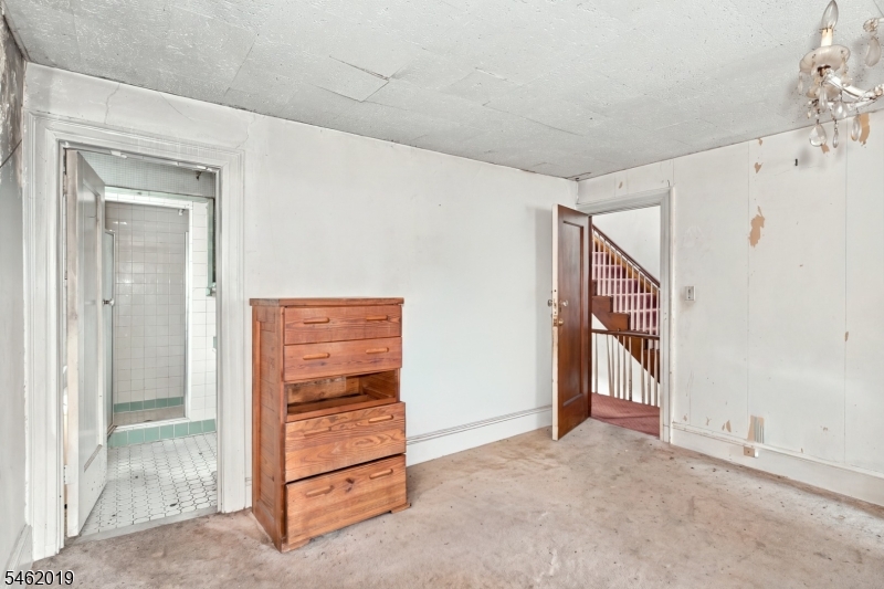 523 Lake Street Newark NJ 07104