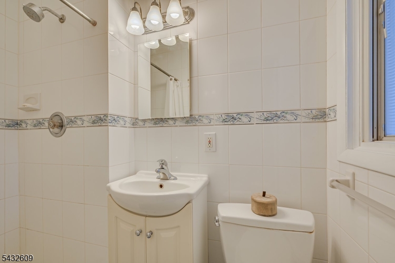 8 Adelphi Court Edison NJ 08837