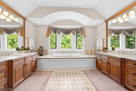 56 Pheasant Run Kinnelon NJ 07405