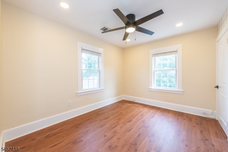 33 Waverly Terrace Bloomfield NJ 07003