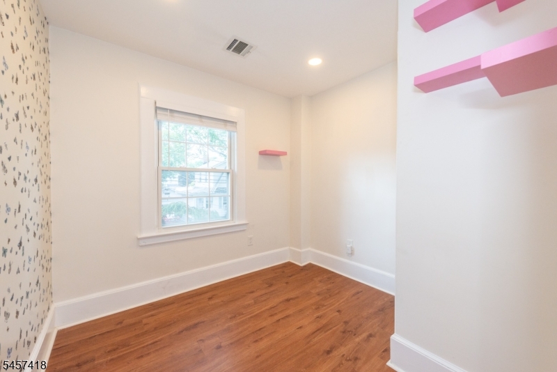 33 Waverly Terrace Bloomfield NJ 07003
