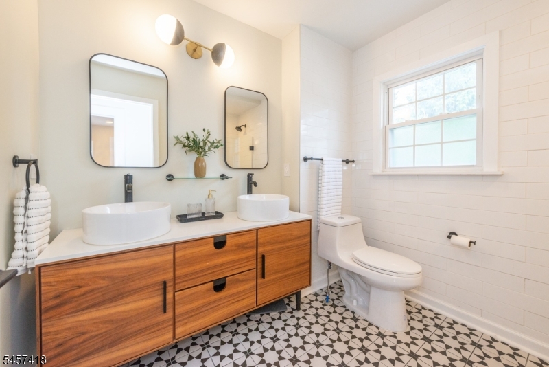 33 Waverly Terrace Bloomfield NJ 07003