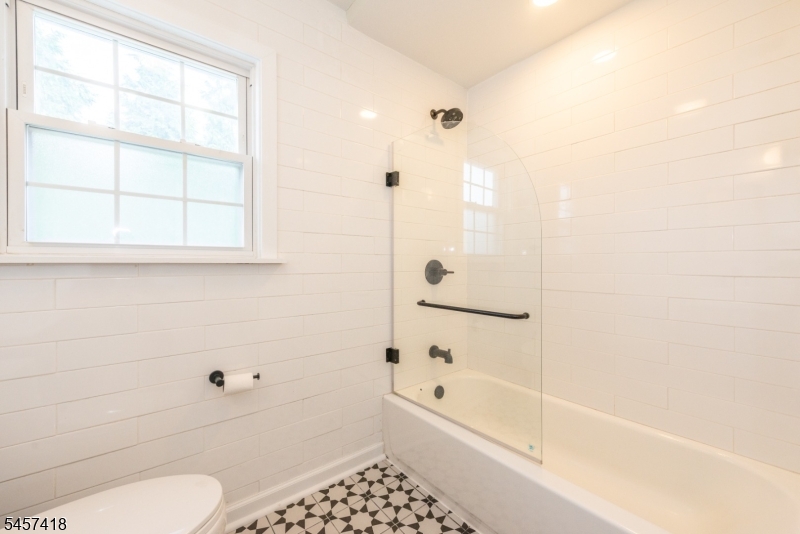 33 Waverly Terrace Bloomfield NJ 07003