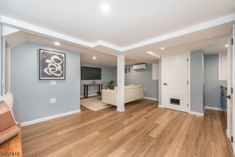 33 Waverly Terrace Bloomfield NJ 07003