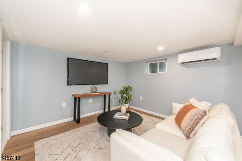 33 Waverly Terrace Bloomfield NJ 07003