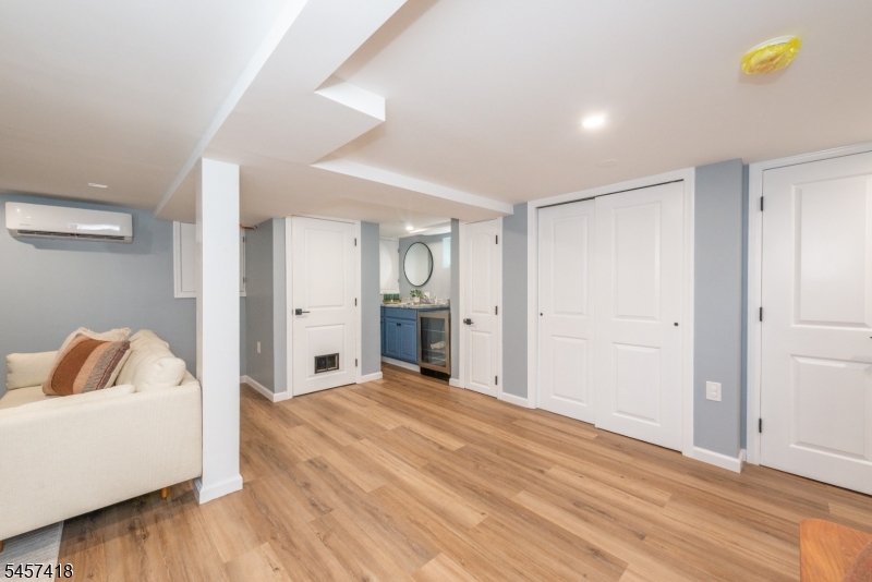 33 Waverly Terrace Bloomfield NJ 07003