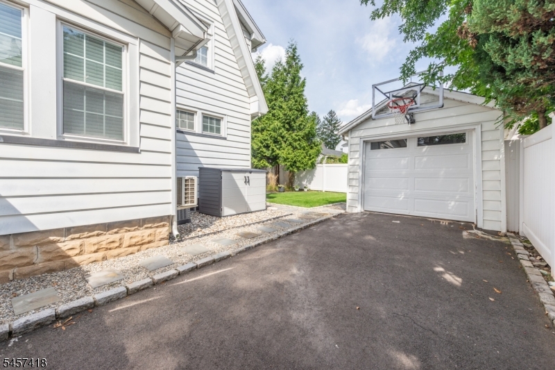 33 Waverly Terrace Bloomfield NJ 07003