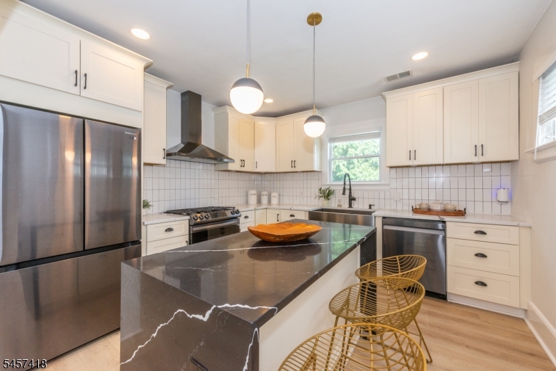 33 Waverly Terrace Bloomfield NJ 07003