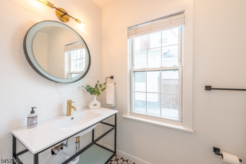 33 Waverly Terrace Bloomfield NJ 07003
