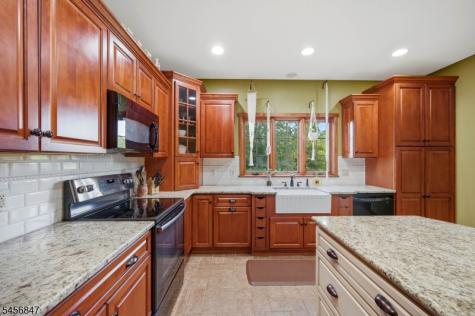 508 Maple Lane Allamuchy NJ 07821