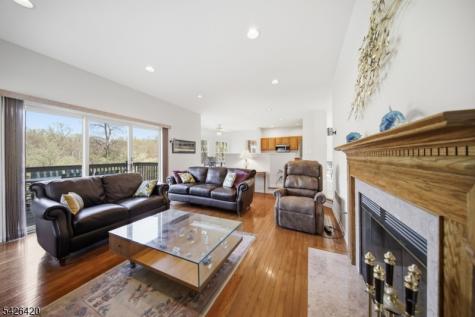 29 Castle Court Randolph NJ 07869