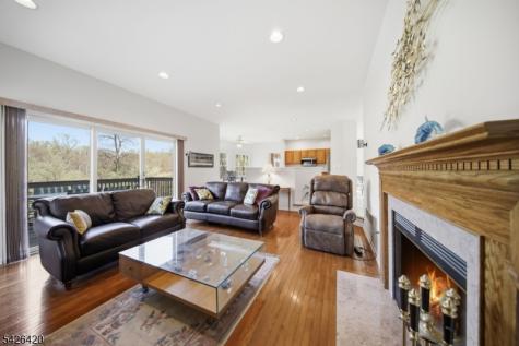29 Castle Court Randolph NJ 07869
