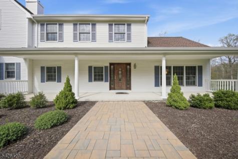 29 Castle Court Randolph NJ 07869