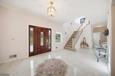 29 Castle Court Randolph NJ 07869
