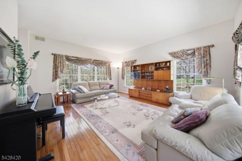 29 Castle Court Randolph NJ 07869