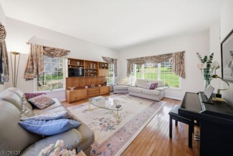 29 Castle Court Randolph NJ 07869