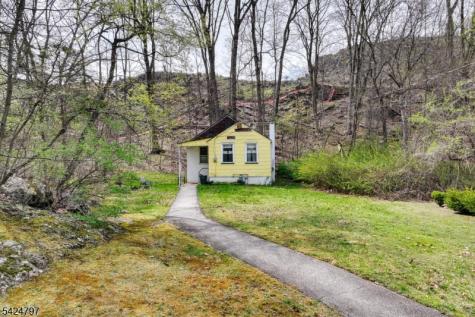 102 Greenwood Avenue Wanaque NJ 07420