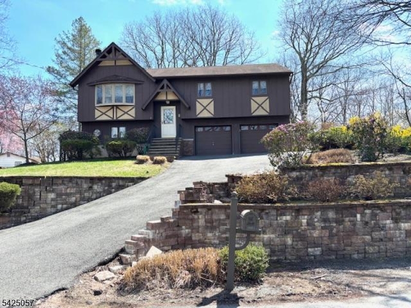 8 Loyola Court Hopatcong NJ 07843