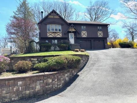 8 Loyola Court Hopatcong NJ 07843