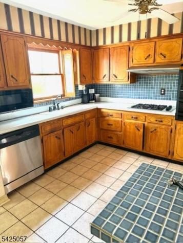 8 Loyola Court Hopatcong NJ 07843