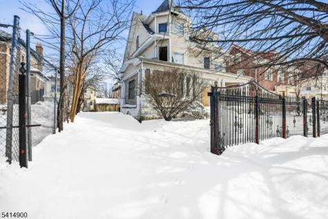 16 Ingraham Place Newark NJ 07108